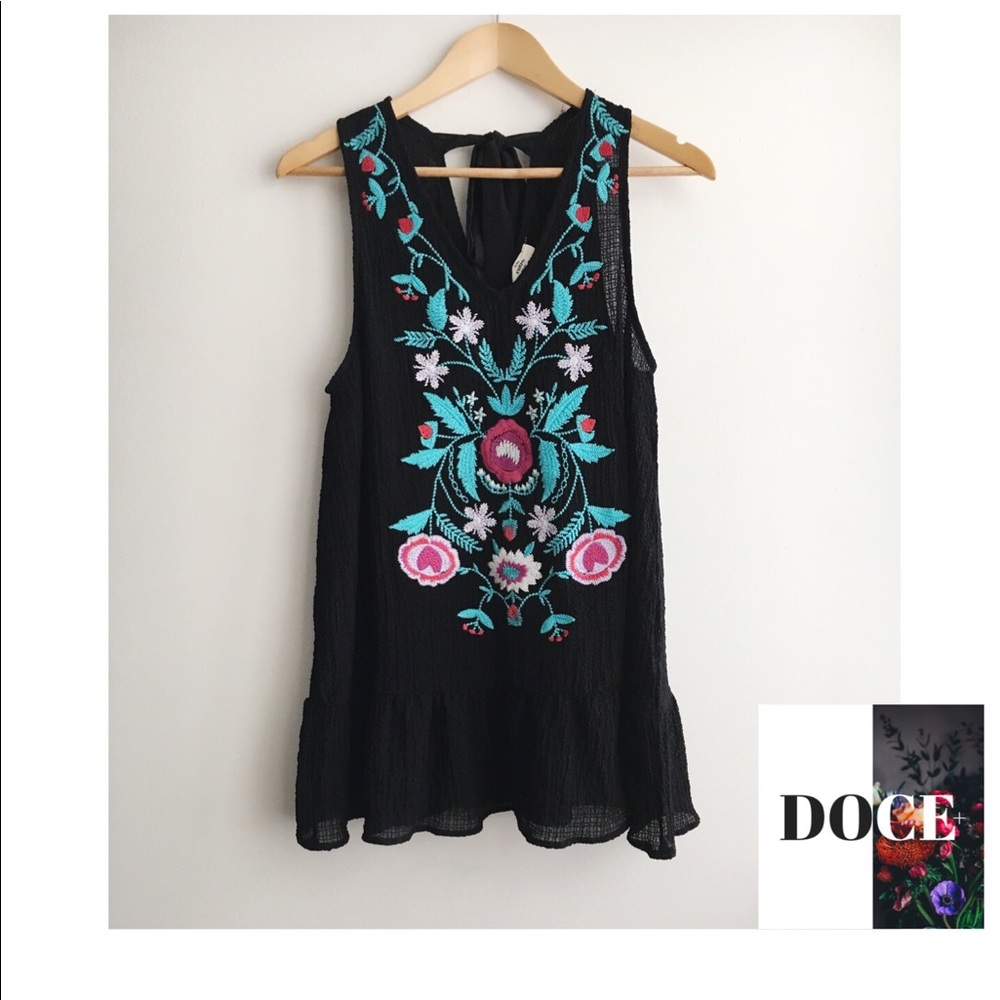 ENTRO Embroidered Black Ruffled Tank w/ Bow-Tie